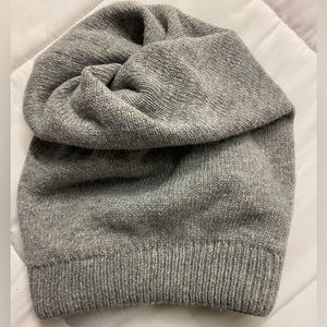 H&M hat grey. One size fit. Excellent condition.